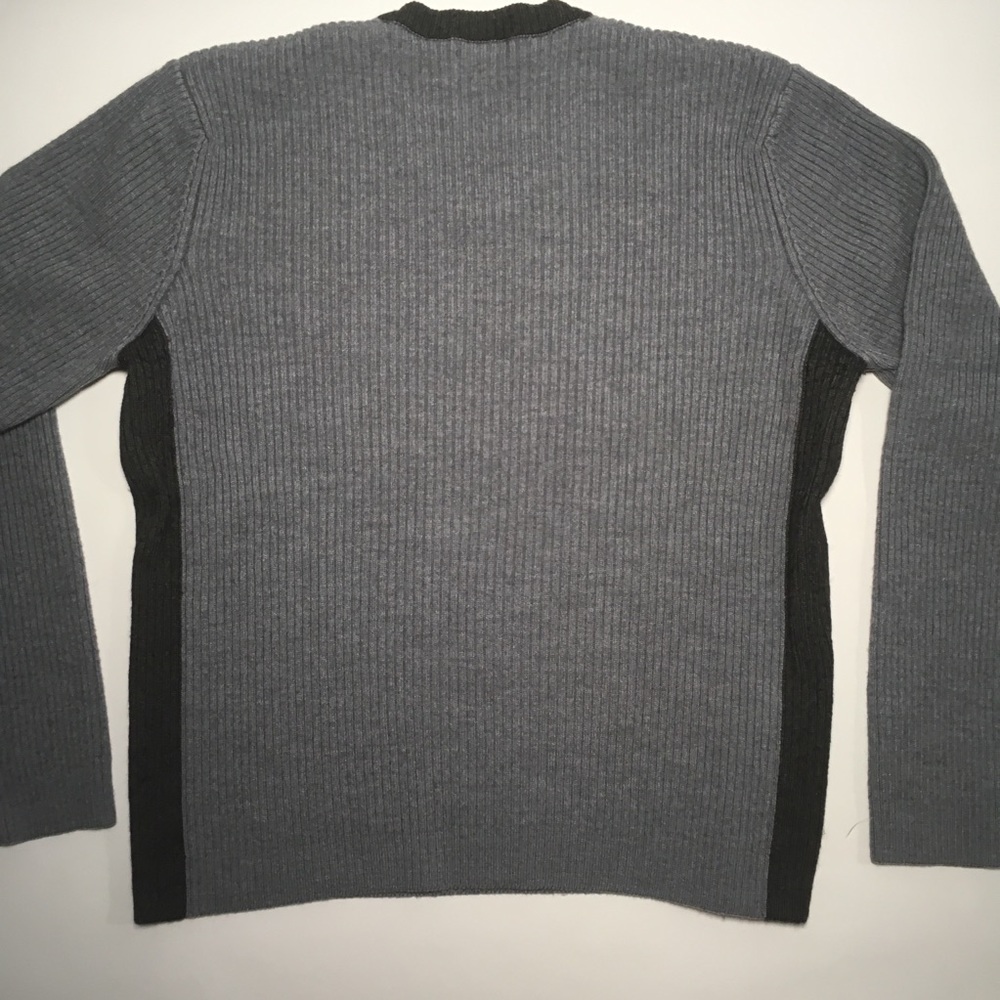 Sisley Italian Two Color V-Neck Sweater - Picture 5 of 5